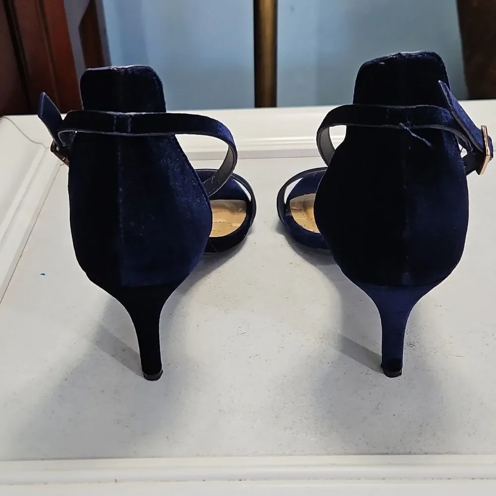 Bamboo Women's Navy Blue Velvet Harleen Heels Size 5.5M